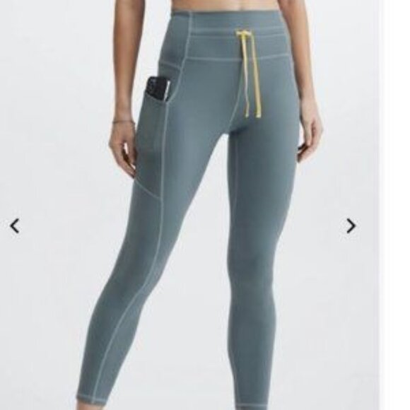 Fabletics Pants - Fabletics Ultra High Waist Mesh Pocket 7/8 Legging XS